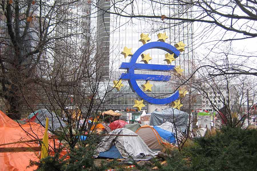 Ohnmächtiger Protest: Zeltkolonie "Occupy Frankfurt" vor der europäischen Zentralbank.