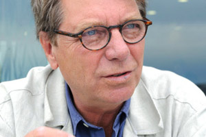 Peter Rosei, geb. 1946 in Wien, ist österreichischer Schriftsteller. Er 
studierte an der Universität Wien. Seit 1972 ist der promovierte Jurist 
schriftstellerisch tätig. Zuletzt erschien von ihm der Roman "Geld"  im 
Residenz Verlag (2011).