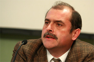 WU-Professor Franz Hörmann: Es ergebe keinen Sinn, aus heutiger Perspektive über den
Holocaust zu reden. WU-Professor Franz Hörmann: Es ergebe keinen Sinn, aus heutiger Perspektive über den
Holocaust zu reden.
