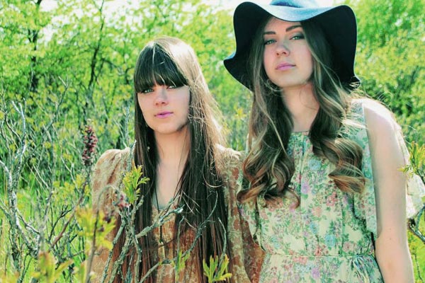 Klara (19) und Johanna Söderberg (21) alias First Aid Kit machen Folkmusik für junge Leute von heute. 