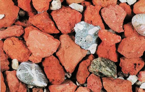 Mineralische Recycling-Baustoffe liegen als Granulate vor, die vor allem für Tragschichten, Schüttungen und als Zuschlagstoffe für andere Materialien verwendet werden.