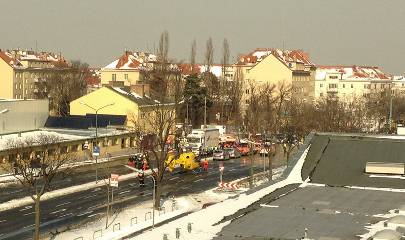 Die Unfallstelle an der Kreuzung Laxenburger Straße/Raxstraße. Artikelbild