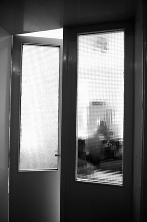 Eine Arbeitsgruppe 
erforscht, was hinter verschlossenen Türen passierte.
