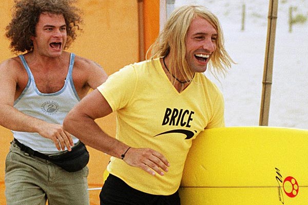 Vom Stand-up-Komödiantentum mit wenig Lust auf Zwischentöne in Farben und Lautstärken (2005 als Surfer "Brice de Nice" mit Sidekick Clovis Cornillac als "Marius de Fréjus") ...