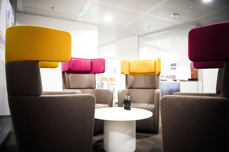 Alternative Sitzmöglichkeiten: Cafeteria und Lounge Chairs wie etwa 
im neuen Coke-Office im Wiener Euro Plaza sind das Um und Auf in einem 
Großraumbüro, sagen Architekten.