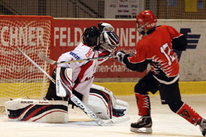 Goalie Max Haselbacher will sich US-Klubs empfehlen. Goalie Max Haselbacher will sich US-Klubs empfehlen.