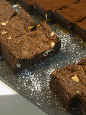 ... oder saftige Brownies: Bei fast allen Rezepten gibt es eine kleine Geschichte dazu. ... oder saftige Brownies: Bei fast allen Rezepten gibt es eine kleine Geschichte dazu.