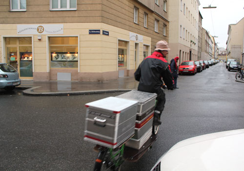 Höfler: "Bei einem Hundert-Kilo-Transport hat man so viel Endorphin und Freude in sich, so ein Gewicht 
ohne Stau durch die Gegend zu führen, dass man die Anstrengung kaum 
bemerkt."