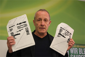 Die Grünen sind empört, sogar die ÖVP protestiert: Der U-Ausschuss hat den Steuerakt des Lobbyisten Alfons Mensdorff-Pouilly mit von den Behörden zensurierten Passagen bekommen. Die Grünen sind empört, sogar die ÖVP protestiert: Der U-Ausschuss hat den Steuerakt des Lobbyisten Alfons Mensdorff-Pouilly mit von den Behörden zensurierten Passagen bekommen.