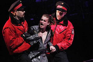 "A Clockwork Orange" in Linz (v. li.): Martin Hueber, Wenzel Brücher als 
Alex und Robert Jagereder.&nbsp;