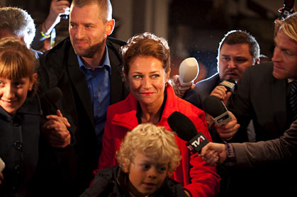 Birgitte Nyborg, immer im Fokus der Medien. Birgitte Nyborg, immer im Fokus der Medien.