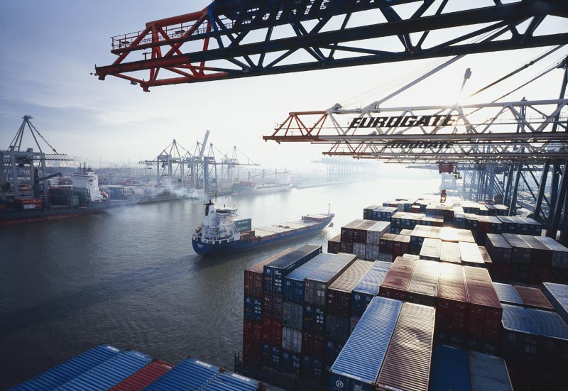 Wie der Container aufs Meer kommt und was währenddessen an Land geschieht: "The Forgotten Space" ist ein ebenso informatives wie kunstvoll gebautes Doku-Essay zum globalen Güterverkehr. 
