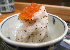 Szenenwechsel ins Daihachi - das sollte Janometeikon gewesen sein. Schmeckt entgegen der Ankündigung gut, lässt Google aber rätseln
Sushi DaihachiHessgasse 71010 Wien01 317 99 81Zu zweit mit viel Tee, wenig Wein, Wasser und Kaltfisch satt: 76,50 Euro