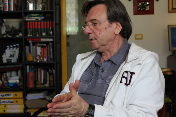 "Ich muss mich darum kümmern, das Überleben des albanischen Kinos zu sichern", sagt Kujtim Çashku, Direktor der Marubi-Filmschule. 