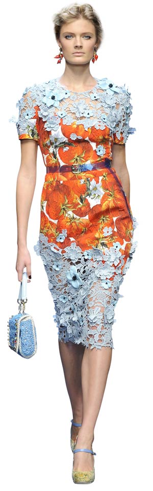 Warum immer nur Blumen? - dachten sich Dolce &amp; Gabbana und kombinierten Blüten-Spitzen mit Tomaten- Drucken. 