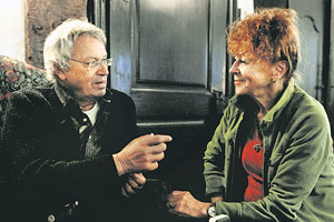 "Die Unsicherheit, das ist eine Bank, auf die kann ich mich verlassen": Gerhard Polt im Gespräch mit Herlinde Koelbl. "Die Unsicherheit, das ist eine Bank, auf die kann ich mich verlassen": Gerhard Polt im Gespräch mit Herlinde Koelbl.