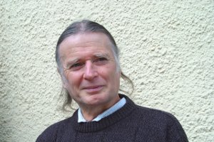 Sektenexperte Roman Schweidlenka: Bei Scientology sollen Kinder "keine Emotionen zeigen, auch 
keinen Schmerz, wenn sie sich verletzen. Sie sollen nicht getröstet oder
 gestreichelt werden."