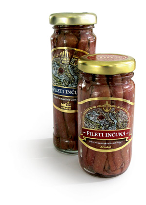 Fileti Incuna Sardellen, große Filets in Olivenöl 115 g / € 9,49, kleine Filets in Sonnenblumenöl 100 g / € 5,29 bei Meinl am Graben, 1010 Wien Fileti Incuna Sardellen, große Filets in Olivenöl 115 g / € 9,49, kleine Filets in Sonnenblumenöl 100 g / € 5,29 bei Meinl am Graben, 1010 Wien
