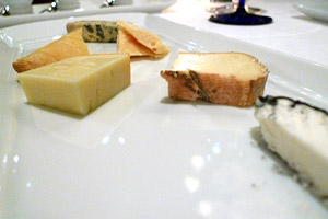 Schöne Käse, mit Tendenz ins Piemont. Kann kein Fehler sein.
