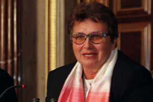 Hilde Hawlicek 1999 bei einer Podiumsdiskussion. 