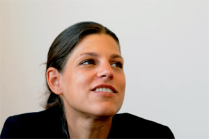 Laura Rudas will sich die Politik nicht schlechtmachen lassen, auch dann nicht, wenn einmal alles schiefläuft. Auch über die herbe Kritik der Poster im Internet blickt die SPÖ-Bundesgeschäftsführerin angeblich gelassen hinweg. "Selbst wenn es ganz schlecht läuft und alle gegen mich schreiben - ich liebe Politik."