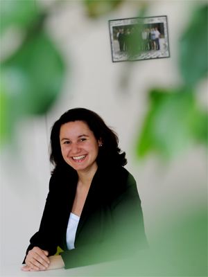 Grüner Strom im und grüne Fassade am Amtshaus: Veronika Mickel setzt
im Achten auf Öko, den Grünen gefällt das nur selten. Grüner Strom im und grüne Fassade am Amtshaus: Veronika Mickel setzt
im Achten auf Öko, den Grünen gefällt das nur selten.