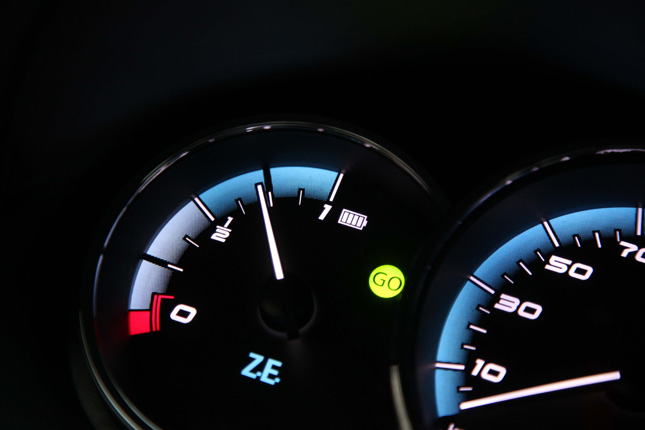 Die Reichweite hängt von den Umständen 
ab, etwa ob geheizt wird oder nicht.



(Bild: Renault)

