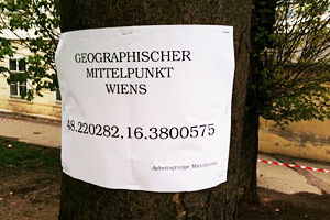 Eine provisorische Plakette markiert den Wiener Mittelpunkt. Eine provisorische Plakette markiert den Wiener Mittelpunkt.