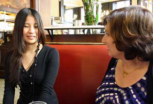 Sophir Phay und Susanne Brandstätter, Regisseurin des Films "The Future's Past". Der Film wurde auf der Diagonale in Graz gezeigt, wo er mit dem Kamerapreis ausgezeichnet wurde. Ab 19. April ist er in ausgewählten Kinos zu sehen.
>>> Trailer zu "The Future's Past" Sophir Phay und Susanne Brandstätter, Regisseurin des Films "The Future's Past". Der Film wurde auf der Diagonale in Graz gezeigt, wo er mit dem Kamerapreis ausgezeichnet wurde. Ab 19. April ist er in ausgewählten Kinos zu sehen.
>>> Trailer zu "The Future's Past"