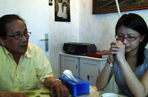 Szene aus "The Future's Past": Diskussionen über das Regime der Roten Khmer bei der Familie Phay in Paris auf hohem Niveau. Szene aus "The Future's Past": Diskussionen über das Regime der Roten Khmer bei der Familie Phay in Paris auf hohem Niveau.