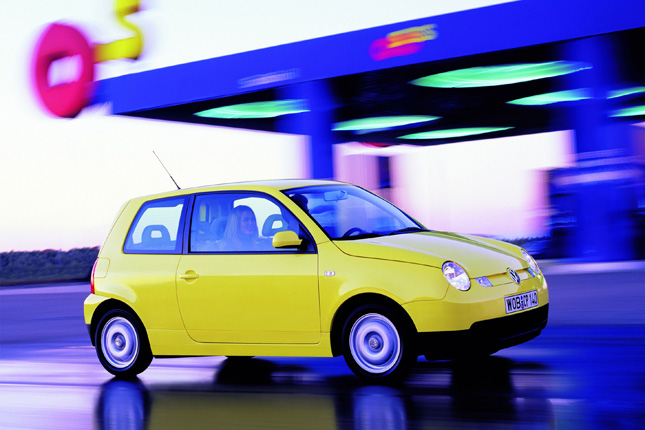 1999 fuhr der Drei-Liter-Lupo vor, mit großem Medienecho und geringem Erfolg. Vorbildlich sparsam, aber wie so oft: Zu früh, zu teuer.