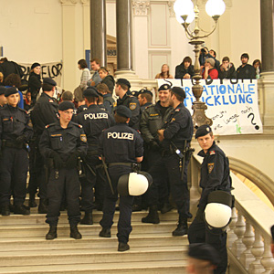Polizeieinsatz an der Universität Wien. Polizeieinsatz an der Universität Wien.
