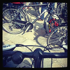 Mit dem Rad ganz enstpannt durch die Innenstadt: Fast wie Urlaub. Mit dem Rad ganz enstpannt durch die Innenstadt: Fast wie Urlaub.