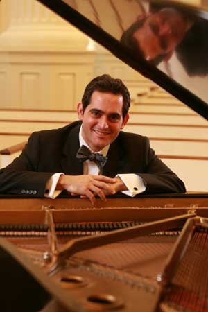 Malek Jandali spielt am 28. April im Wiener Konzerthaus ein Benefizkonzert für Syrien. Malek Jandali spielt am 28. April im Wiener Konzerthaus ein Benefizkonzert für Syrien.