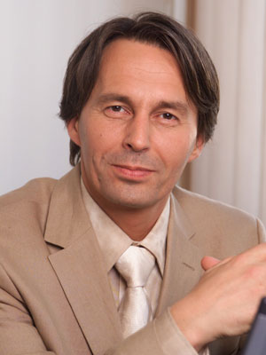 Stefan Wagner ist Psychotherapeut, war Journalist und hat Erfahrungen als Schauspieler. Heute trainiert er Minister. Stefan Wagner ist Psychotherapeut, war Journalist und hat Erfahrungen als Schauspieler. Heute trainiert er Minister.