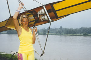 Sommers trug und ruderte Gabi Sinzinger Boote, winters war sie als Langläuferin erfolgreich. "Man hat mich nie zum Sport treiben müssen", sagt sie heute, da sie gerne auf dem Rad sitzt. Sommers trug und ruderte Gabi Sinzinger Boote, winters war sie als Langläuferin erfolgreich. "Man hat mich nie zum Sport treiben müssen", sagt sie heute, da sie gerne auf dem Rad sitzt.