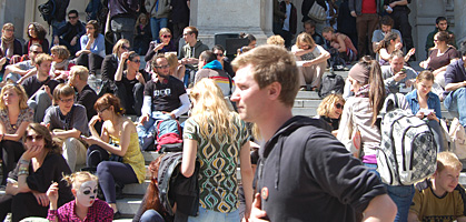 Studenten protestierten gegen den Senatsbeschluss. Studenten protestierten gegen den Senatsbeschluss.