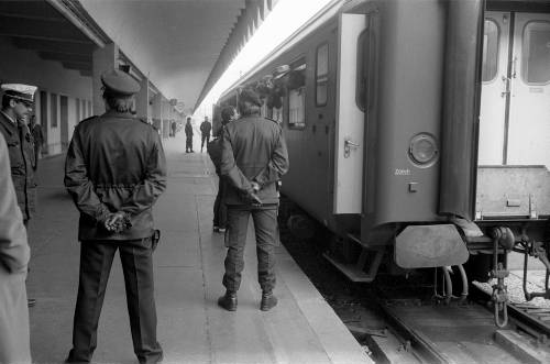 Kennengelernt haben sich Klaus Rózsa und Robert Newald beim Protest-Event "Zürich küsst Wien" 1986. Ein Sonderwaggon aus Zürich mit 80 "Autonomen" war damals schon im Schweizer Buchs an der Grenze zu Vorarlberg abgehängt worden, Rózsa sollte als "Terrorist" verhaftet werden. 