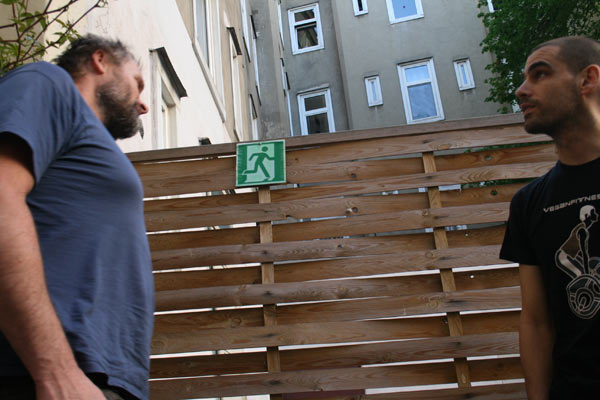 Martin Balluch (li.), Elmar Völkl. Der dritte Interviewte, Leo H., möchte sein Gesicht nicht in den Medien sehen.