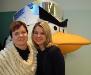 Vorfreude auf die WM in Helsinki: Kristina Koch (re.) mit Henna Malmberg aus dem Organisationskomitee. Vorfreude auf die WM in Helsinki: Kristina Koch (re.) mit Henna Malmberg aus dem Organisationskomitee.