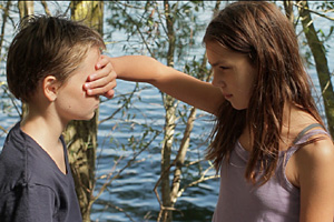 Mikael (links) und Lisa in "Tomboy". Donnerstagabend im Wiener Top-Kino zu sehen.