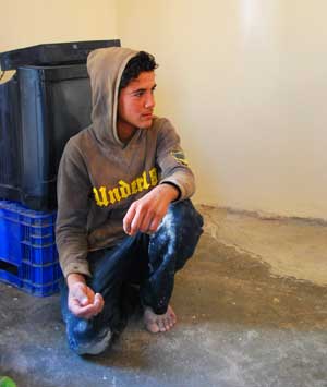 Mohamed, 15 Jahre, arbeitet für 13 Euro am Tag in einem israelischen Landwirtschaftsbetrieb. Mohamed, 15 Jahre, arbeitet für 13 Euro am Tag in einem israelischen Landwirtschaftsbetrieb.