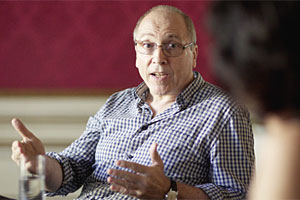 Walter Hoffmann ist Psychoanalytiker im Institut IFAT (Institut für angewandte Tiefenpsychologie) in Wien Walter Hoffmann ist Psychoanalytiker im Institut IFAT (Institut für angewandte Tiefenpsychologie) in Wien
