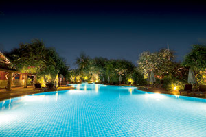 Wo sonst hätte ein Kleinstadtpubertierender hüllenlose
Mädchenkörper zumindest in der Silhouette zu sehen bekommen, wenn nicht im örtlichen Freibad außerhalb der
Öffnungszeiten? Wo sonst hätte ein Kleinstadtpubertierender hüllenlose
Mädchenkörper zumindest in der Silhouette zu sehen bekommen, wenn nicht im örtlichen Freibad außerhalb der
Öffnungszeiten?