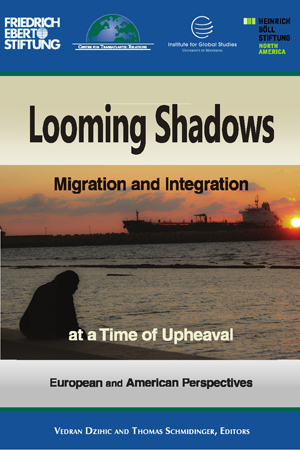 Die Beiträge des Sammelbandes "Looming Shadows" befassen sich mit dem transatlantischen Vergleich der Politiken und Diskurse zur Migration und Integration zwischen der USA und Europa. Die Beiträge des Sammelbandes "Looming Shadows" befassen sich mit dem transatlantischen Vergleich der Politiken und Diskurse zur Migration und Integration zwischen der USA und Europa.