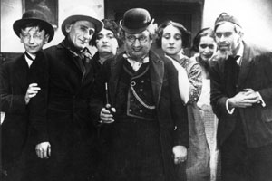 1924 wurde Bettauers Roman "Die Stadt ohne Juden" als Stummfilm für die 
Leinwand adaptiert. Das Filmstill wurde vom Hoanzl-Verlag zur Verfügung 
gestellt, der die STANDARD-Edition "Der österreichische Film" herausgibt (u. a. 
mit "Die Stadt ohne Juden", im dritten Teil der Edition, Filme 101-125). 