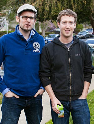 Harlinghausen und Mark Zuckerberg - vier Stunden später trifft der milliardenschwerde Nerd mit dem US-Präsidenten zusammen. Anderer Schauplatz, gleiches Outfit.