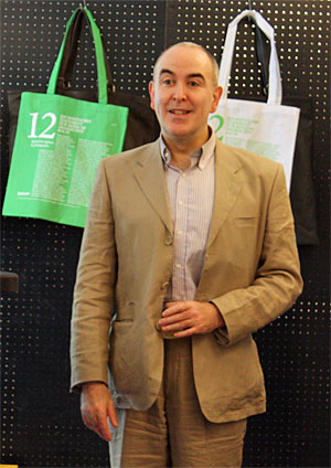 Mr. Pearl beim Pressegespräch zur Eröffnung des "12festival for fashion & photography" im Pelzhaus Liska. Mr. Pearl beim Pressegespräch zur Eröffnung des "12festival for fashion & photography" im Pelzhaus Liska.