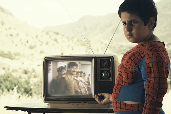 Ein Beitrag zum Eröffnungsprogramm am 6. Juni:&nbsp; "Land of the Heroes" von Sahim Omar Kalifa.
&nbsp;
