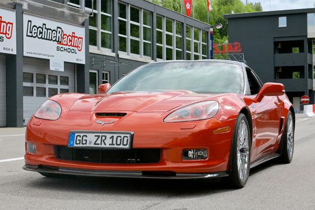 Der Camaro passt auch zum entspannten Power-Cruise, aber die Corvette ZR1 ist auf der Straße sicher gelangweilt.
Bilder vom Salzburgring gibt's in einer Ansichtssache.